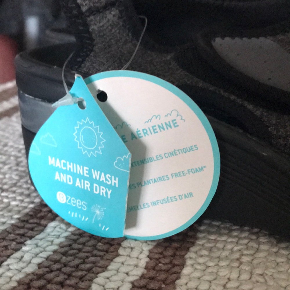 NWT Zees sandals - Picture 2 of 5
